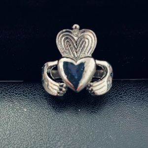 Size 4 Claddagh Silver Ring NEW